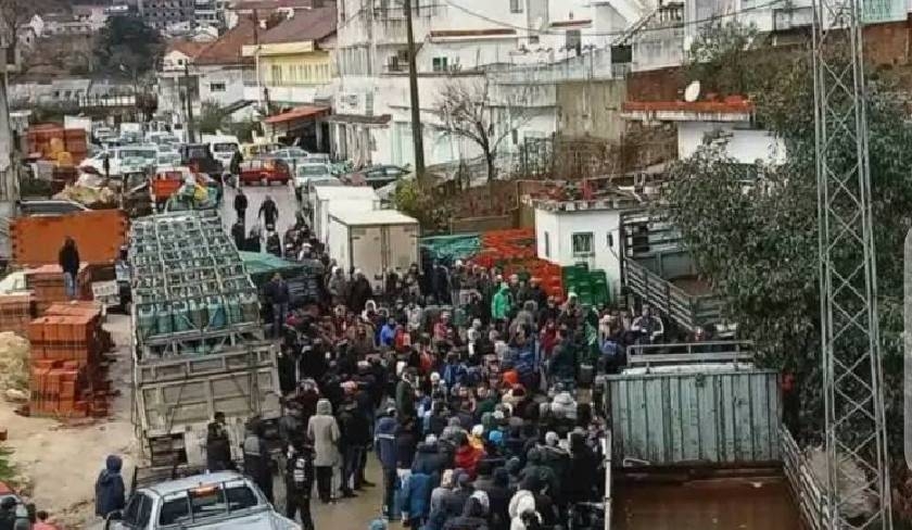 En photos : les files d'attente pour les bonbonnes de gaz persistent